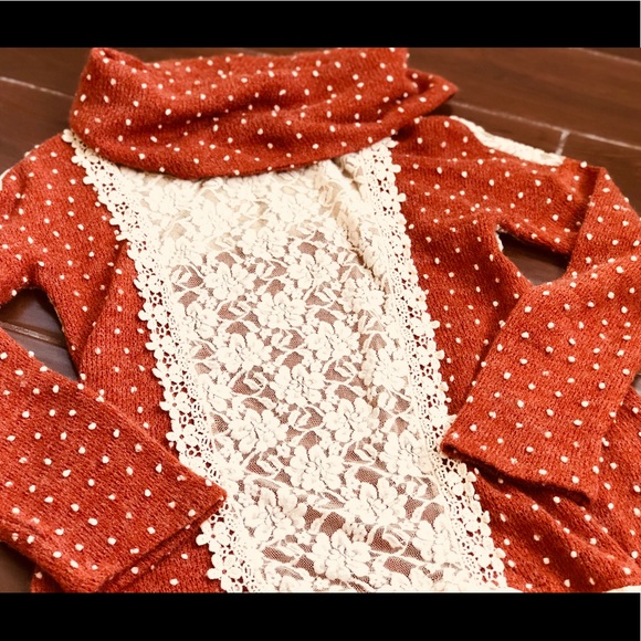 Hold-Altar’D State Beautiful Rust and Cream Top - Picture 2 of 4